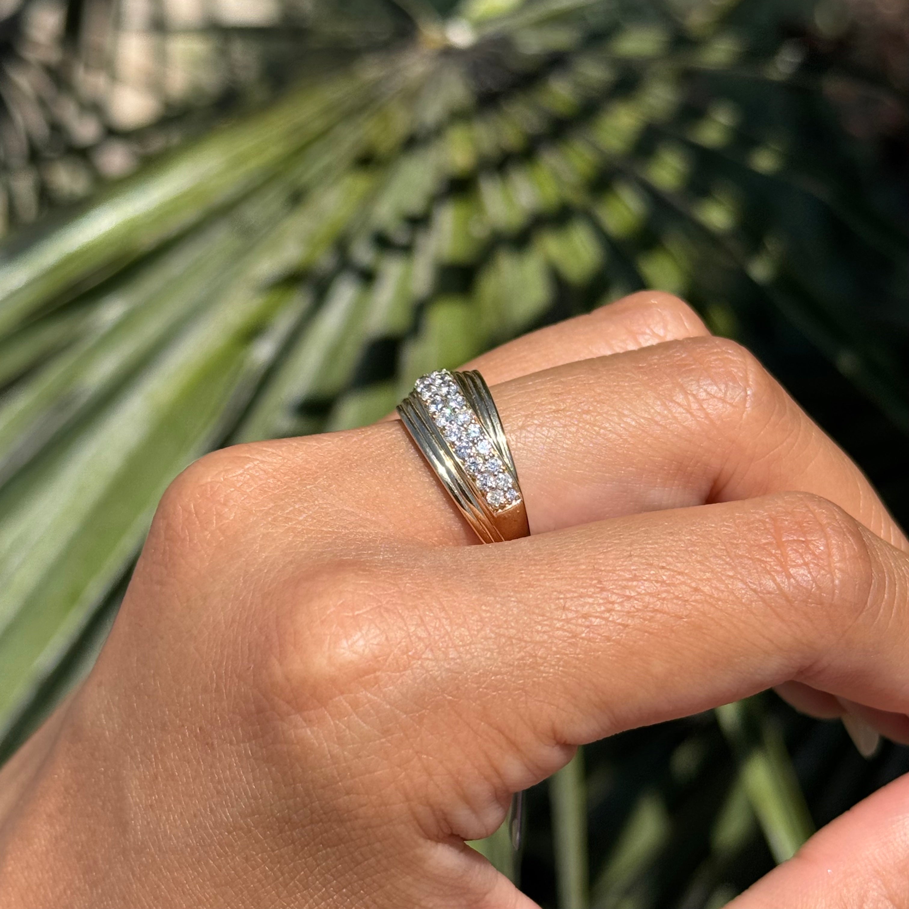 Curved Pavé Ribbed Fashion Band