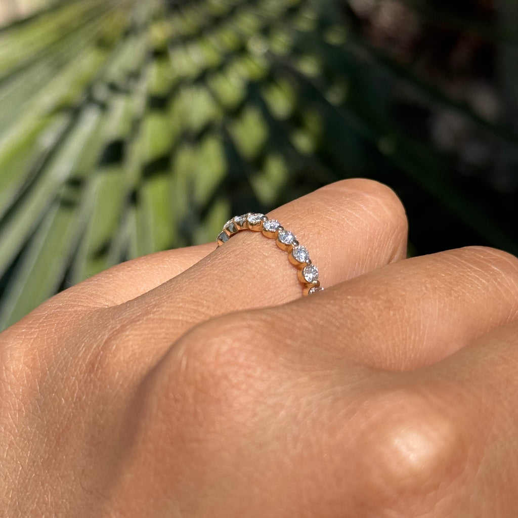 2.5mm Round-cut Shared Prong Fashion Band