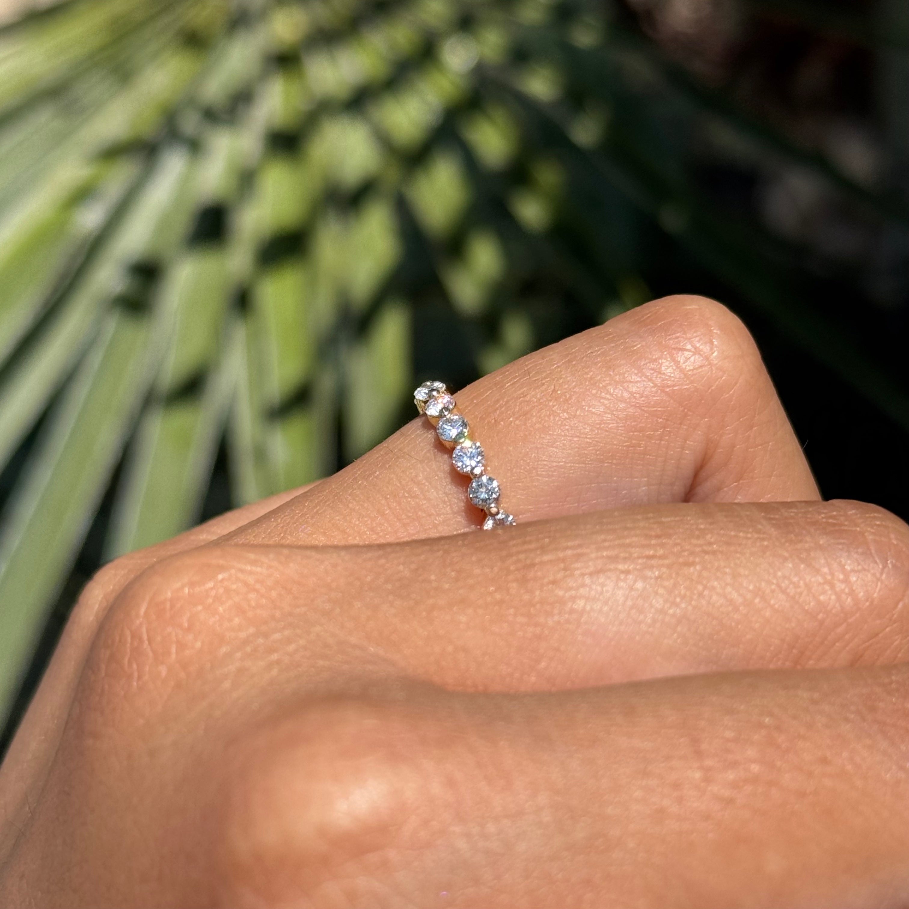 2.5mm Round-cut Shared Prong Fashion Band